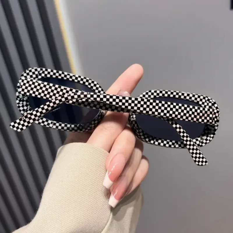 عینک شطرنجی سیاه و سفید