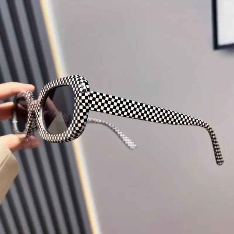 عینک شطرنجی سیاه و سفید