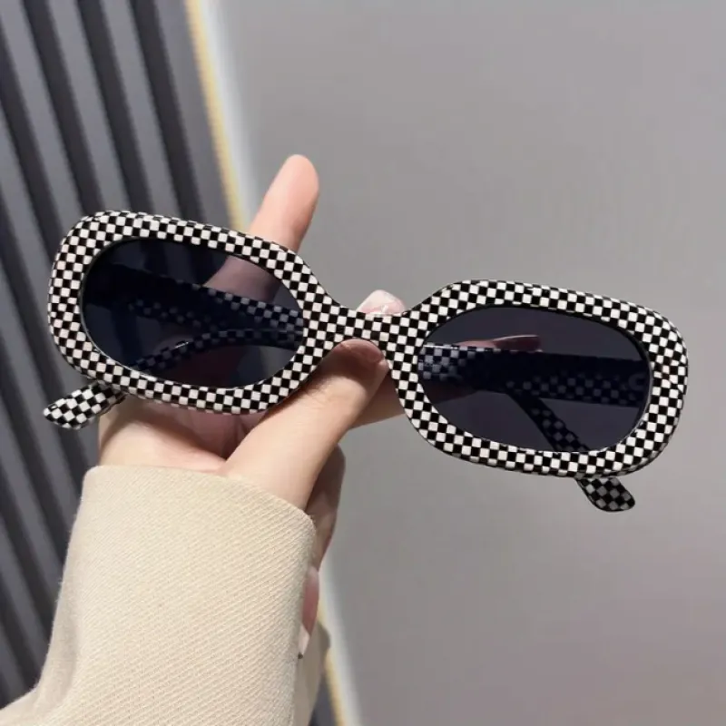 عینک شطرنجی سیاه و سفید