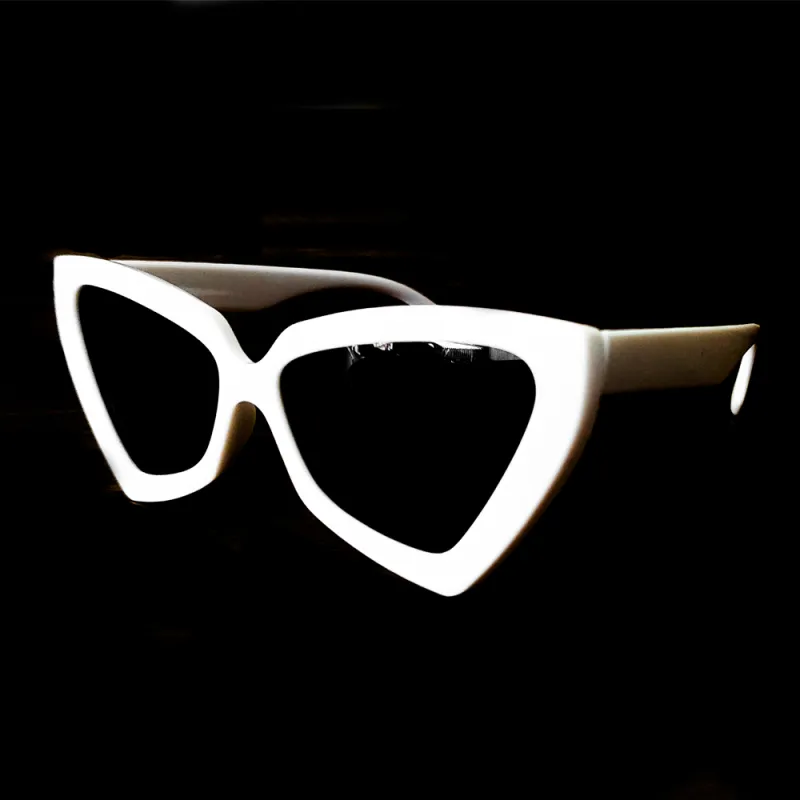 عینک مثلثی سفید