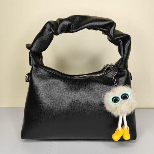 کیف دسته چروک مشکی همراه با آویز فانتزی