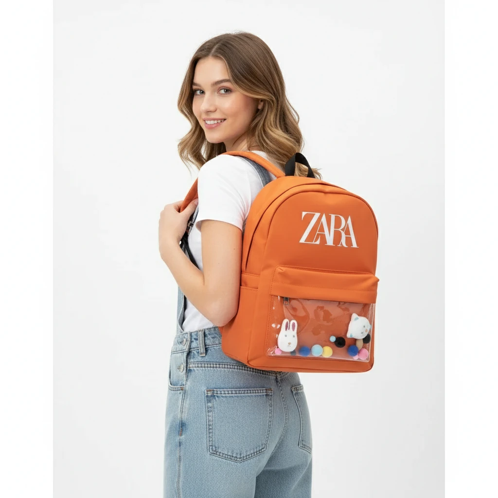 کولهپشتی نارنجی ZARA با جیب جلوی طلقی، نمایش روی مدل زنانه با استایل کژوال، مناسب استفاده روزمره و دانشجویی