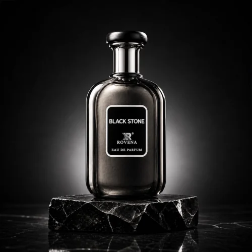 بطری تک ادکلن Black Stone Rovena روی پایه سنگی مشکی در پس‌زمینه تیره.