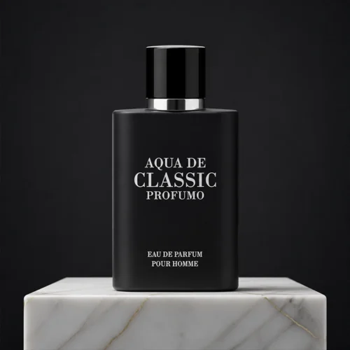 نمای روبه‌رو از ادکلن Aqua de Classic Profumo فرگرنس ورد در فضای دریایی و خنک